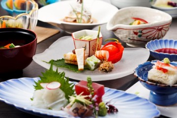 【公式サイト限定】～初夏特別10％OFF～夕食は料理長お薦めの会席料理を堪能するプラン　夕・朝食付き